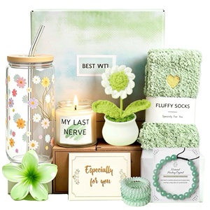 Coffret Cadeau Bien-être Esthétique Vert 7 Pièces Kit de Relaxation avec Tasse en Verre et Bougie Parfumée pour Anniversaire Femme - Product Image 1