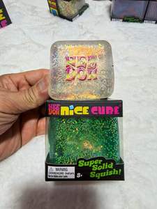 Jouet en forme de glaçon fluorescent Needoh - Jouet rebondissant de haute qualité pour la décompression et le soulagement du stress - Product Image 6