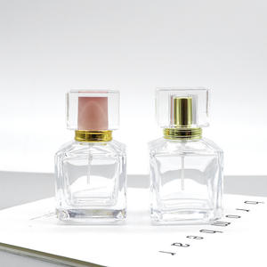 Vente en gros de flacons de recharge de parfum en verre blanc cristal de 50 ml, flacons cosmétiques vides carrés de 70 ml avec vaporisateur et bouchons à clipser - Product Image 1