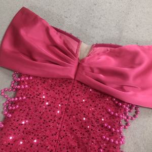 Abito da Sera di Lusso Rosa Shocking con Paillettes, Spalle Scoperte, Cristalli e Strass, Stile Sirena per Ballo di Fine Anno/Festa - Product Image 5