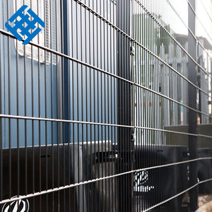 Garde-corps bilatéral galvanisé Grillage double face pour clôture 2D avec poteaux en <span class=keywords><strong>bois</strong></span> traité thermiquement pour clôture de jardin et de cour - Product Image 4