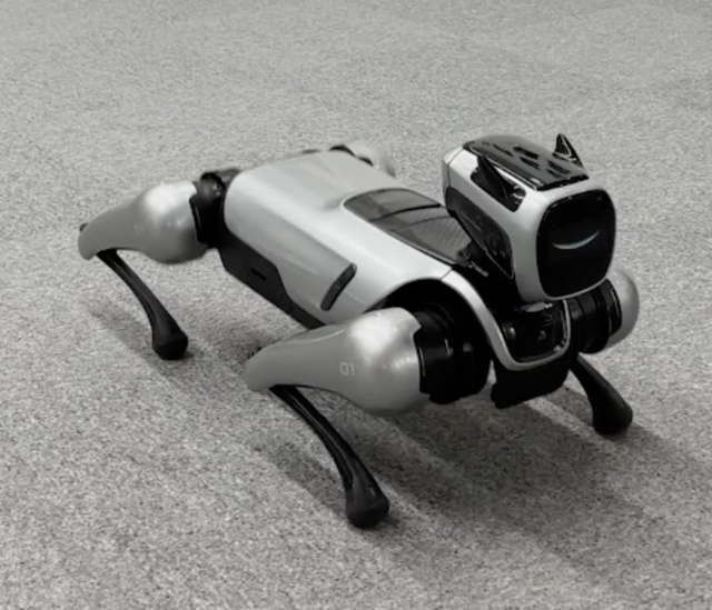 Human-Computer Interaction Quadruped High Technology Robot Dog with Wheels