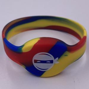 สายรัดข้อมือซิลิโคน NFC ความถี่ 13.56Mhz สำหรับการชำระเงินแบบไร้เงินสด พร้อมโลโก้ GSC แบบกำหนดเอง - Product Image 4