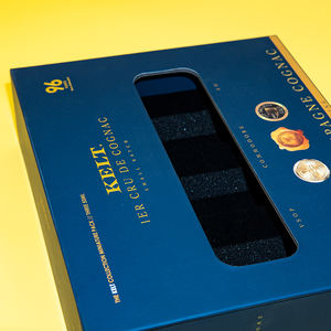 Logotipo personalizado Laminación brillante Papel de cartón magnético de lujo Caja de embalaje de champán azul con ventana - Product Image 6