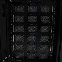 Infrastructure de centre de données micro IA modulaire et extensible avec armoire de serveur en rack et refroidissement CA N+1 pour les filiales bancaires