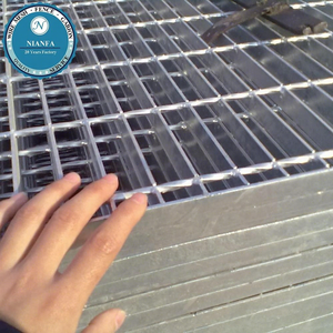 Grilles de drainage en acier galvanisé pour caniveaux en béton, couvertures de tranchées en acier, grilles de drainage métalliques, tapis de sol en <span class=keywords><strong>grille</strong></span> d'acier, écran noir - Product Image 2