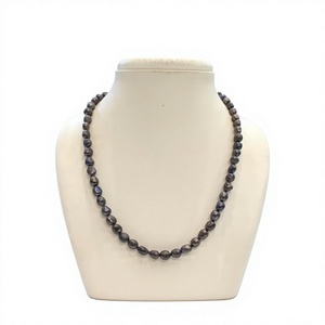 Elegante collar de aspecto de perlas clásico y simple de una capa a la moda para mujeres y niñas, bodas, compromisos y ropa de fiesta - Product Image 2
