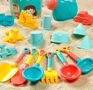 Ensemble de 18 jouets de plage en plastique durables pour enfants de 5 à 7 ans, comprenant un seau, un râteau à <span class=keywords><strong>sable</strong></span>, un moule à château, une bouilloire, pour jouer à la plage en été - Product Image 3