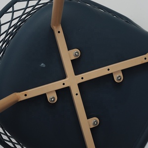 Chaise de salle à manger moderne en <span class=keywords><strong>plastique</strong></span> <span class=keywords><strong>noir</strong></span> avec pieds en métal design creux pour les loisirs terrasse jardin chambre salon bureau utilisation parc salle de sport - Product Image 5