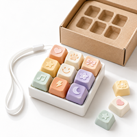 Porte-clés personnalisé pour clavier, touches mécaniques, base en acrylique transparent, anneau métallique, vente en gros, cadeau publicitaire