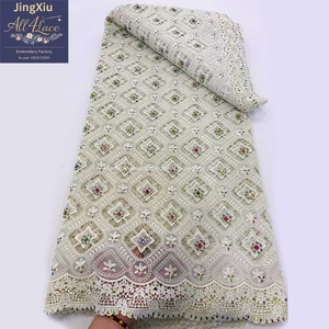 Tela Floral Geométrica Rosa <span class=keywords><strong>Fucsia</strong></span> con Pedrería, Bordado de Diamantes y Borde Festoneado para Trajes de Vestir Nigerianos Aso Ebi - Product Image 5