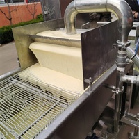 Machine à paner les filets de poulet/porc (schnitzel) Cascade avec pompe moteur et roulement en acier inoxydable 304, capacité 200 kg/h