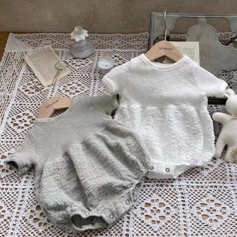 Baby Sommerkleidung dünn gesunkene Streifen Puffärmel-Jumpsuit Inn Babyausschnitt Summer-Stil Strampler