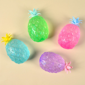 Jouet Squishy en Silicone Scintillant à Remontée Lente, Ours Ananas, Design Anime, Anti-Stress, Jouet Fidget Unisexe - Product Image 2