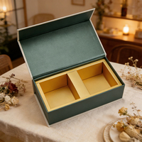 Boîte cadeau rigide verte personnalisée avec logo, séparateur doré et emballage intérieur haut de gamme pour coffrets cadeaux gastronomiques et de luxe