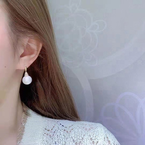 Orecchini pendenti E2069 con perle dorate, imitazione perla con montatura a castone, gioielli classici da donna per feste - Product Image 5