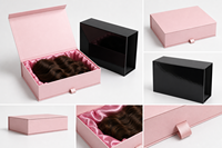Boîte d'expédition rigide en carton ondulé noir et rose avec logo personnalisé en relief et dorure à chaud pour l'e-commerce des petites entreprises et l'emballage cadeau