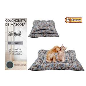 Set di Tre Tappetini in Flanella per Cani, Design con Zampe Grigie, Lettini per Animali Domestici - Product Image 1