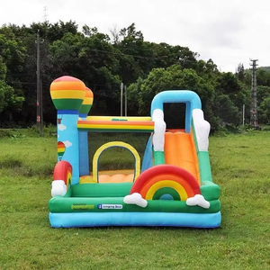 Château gonflable en forme de montgolfière avec toboggan, thème arc-en-ciel - Product Image 1