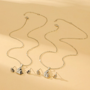 Collana con ciondolo da donna in oro semplice multicolore, design a cuore con bambina che abbraccia un cane, regalo di tendenza, realizzata in lega con perle, catena per maglione - Product Image 5