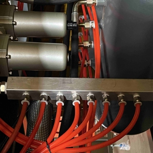 Máquina de moldeo por soplado rotativa totalmente automática para PET de <span class=keywords><strong>8</strong></span> cavidades, hasta 12000 BPH, para botellas de agua - Product Image 2