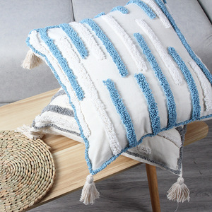 Housse de coussin rectangulaire moderne et minimaliste à rayures tuftées, en coton, polyester et lin, brodée, pour la décoration intérieure - Product Image 5