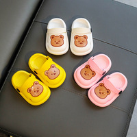 Sandales d'été antidérapantes mignonnes pour bébés filles, chaussures souples pour tout-petits, sabots à motif d'ours de dessin animé, pantoufles pour bébés, chaussures pour enfants