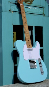 Guitarra Eléctrica Sevillana de 22 Trastes con Cuerpo de Álamo, Pastilla Alnico 5 de Alta Calidad, Mástil Mate Tostado Profesional con Acabado Brillante para Músico - Product Image 3