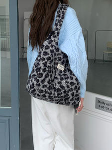 Nuova Borsa Invernale 2026 con Stampa Leopardata in Peluche, Grande Capacità, Stile Universitario, Borsa a Tracolla Singola Pelosa alla Moda - Product Image 4