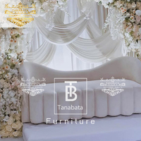 Canapé de mariage moderne en velours blanc à deux places pour événements, banquets et scènes d'hôtel