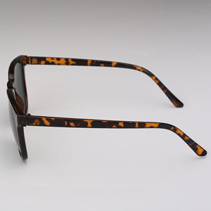 2025 Trending Classical OEM Hombres Gafas de sol UV400 Protección Lente Pantone Color disponible - Product Image 3