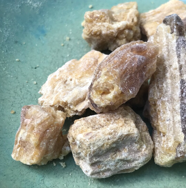 Incenso Naturale NKlaus In Resina Sal (Shorea Robusta), 100g. Fragranza Speziata E Balsamica. Puro, Senza Additivi, Per Meditazione, Relax E Rituali Spirituali. Confezione Da 100 Grammi.