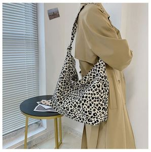 Bolsos de Moda de Verano para Mujer, Bolsos de Mano con Estampado de Leopardo, Bolsos Populares para Chicas Jóvenes, Bolsos de Playa, Bolsos de Viaje de Nailon - Product Image 4