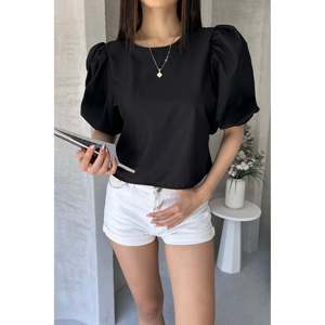 Blusa Negra de Popelina para Mujer, Marca DEFILE, con Elegantes Mangas Abullonadas y un Encantador Lazo en la Espalda, Blusa Cómoda de Mezcla de Poliéster y Lycra - Product Image 2