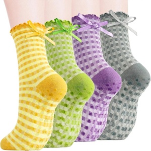 Calcetines de Yoga, Pilates, Baile y Ejercicio para Mujer, Antideslizantes, con Lazo, por Encima de la Rodilla, en Cuadros, Morado, Gris, Amarillo y Verde - Product Image 1