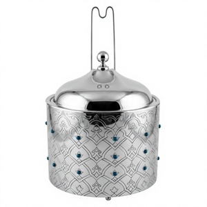 Plat de service de luxe en acier inoxydable avec motif oriental et accents bleus, chauffe-plat rond avec couvercle - Product Image 1