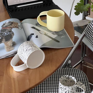 แก้วมักเซรามิกสไตล์นอร์ดิก,แก้วทรงแบนสีแดงถ้วยน้ำเซรามิกสำหรับตกแต่งของขวัญแก้วดื่มน้ำสำหรับเด็กผู้หญิง - Product Image 3