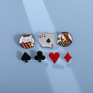 Cartes à jouer épingles en émail personnalisé Poker King Queen Spade coeur Club broches revers Badges Punk bijoux cadeau pour enfants amis - Product Image 3