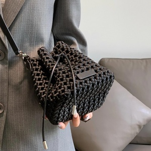 Bolso Bandolera de Cuero Genuino Tejido a Mano, Impermeable y Antirrobo, Diseño de Lujo para Uso Diario, Tendencia 2026 - Product Image 4