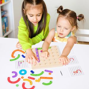 Jouet éducatif en bois pour <span class=keywords><strong>l</strong></span>'apprentissage précoce des lettres et des chiffres, exercices de motricité fine, lettres arabes, planche à chevilles de construction - Product Image 4