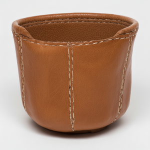 หม้อหนังสไตล์เฮอริเทจขนาดเล็กสำหรับตั้งโต๊ะสัมผัสสีเขียวพร้อมรายละเอียดที่ละเอียดอ่อนทำด้วยมือและเนื้อสัมผัสที่อุดมสมบูรณ์ - Product Image 1