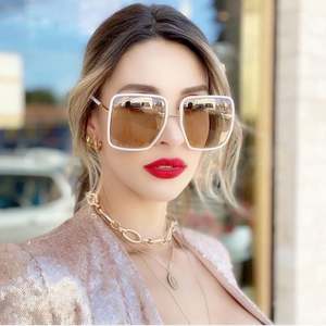 Lunettes de soleil carrées surdimensionnées à la mode avec logo personnalisé, vente chaude, UV400, blanches, pour femmes - Product Image 1