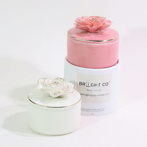Élégant Pot à Bougie <span class=keywords><strong>en</strong></span> Céramique avec Couvercle Rose 3D 120ml – Récipient Décoratif Rose pour Bougie, Contenant de Luxe pour la Décoration Intérieure et les Cadeaux - Product Image 1