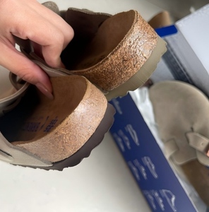 Collection de sabots et mules Boston : dessus en cuir véritable, semelle intermédiaire en liège offrant un soutien supérieur de la voûte plantaire, chaussures confortables OEM - Product Image 3