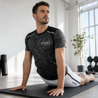 Ensemble T-shirt et short de sport OEM 100% polyester respirant et anti-humidité pour l'entraînement en salle de sport