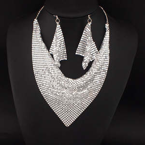 ชุดเครื่องประดับอินเทรนด์ประดับเลื่อมลายเสือดาวสไตล์ยุโรปอเมริกันสำหรับผู้หญิงต่างหูสร้อยคอสามเหลี่ยมเป็นโลหะผสม - Product Image 6