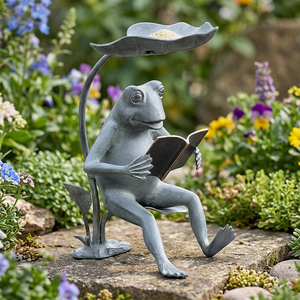 Sculpture de grenouille assise lisant un livre avec plateau d'alimentation pour oiseaux en dessus, ornement décoratif de jardin, fournitures de décoration pour événements - Product Image 1