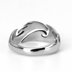 Bague Unisexe en Acier Inoxydable 316, Motif Flamme Gothique Découpée, Finition Argent Poli, Texture Angulaire Audacieuse, Style Punk Sombre et Épuré - Product Image 3