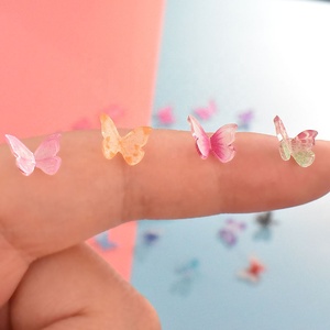 Venta al por Mayor de Adornos de Uñas 3D con Forma de Mariposa en Degradado de Color, Cabujones Planos de Resina para Decoración de Uñas DIY - Product Image 2