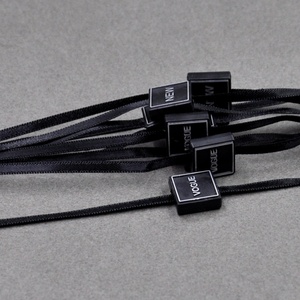 Étiquette de vêtement personnalisée avec logo de marque en relief 3D, boucle de suspension, étiquette en plastique scellée, étiquette durable avec cordon de verrouillage - Product Image 5